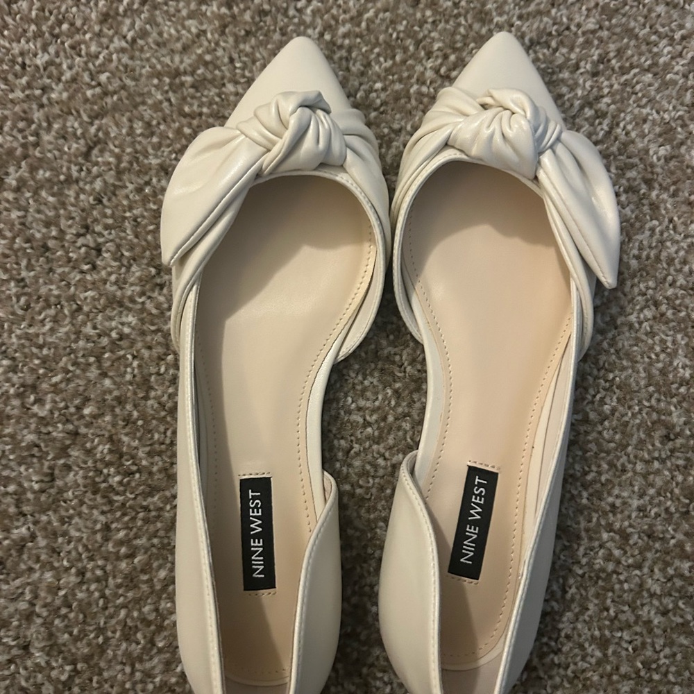 NWT Nine West Women's Ivory Knot Flats